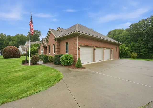 Photo 3 of Single family home for sale at 121 Pheasants Xing, West Springfield, MA 01089 | MLS# 73573503 | Listing updated on 2026-09-12