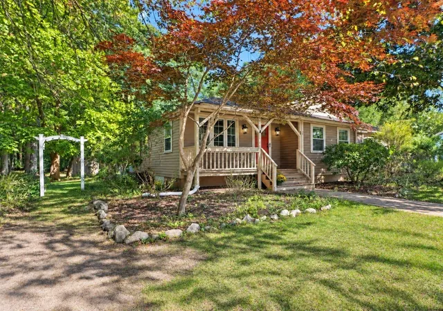 Photo 2 of Single family home for sale at 17 N Washington St, Norton, MA 02766 | MLS# 73587534 | Listing updated on 2026-10-26