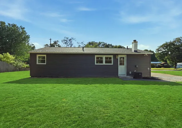 Photo 4 of Sale Pending at 243 Shady Brk Ln, Springfield, MA 01118 | MLS# 73574931 | Listing updated on 2026-10-01