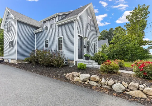 Photo 3 of Single family home for sale at 52 Lincoln St, North Easton, MA 02356 | MLS# 73572726 | Listing updated on 2026-09-16