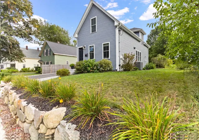 Photo 3 of Single family home for sale at 52 Lincoln St, North Easton, MA 02356 | MLS# 73572726 | Listing updated on 2026-09-16