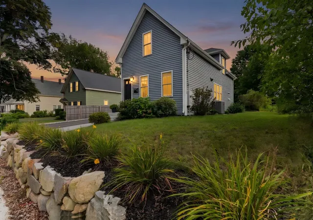 Photo 4 of Single family home for sale at 52 Lincoln St, North Easton, MA 02356 | MLS# 73572726 | Listing updated on 2026-09-16