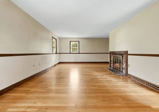 Photo 3 of Sale Pending at 250 E Lothrop St, Beverly, MA 01915 | MLS# 73580105 | Listing updated on 2026-10-14