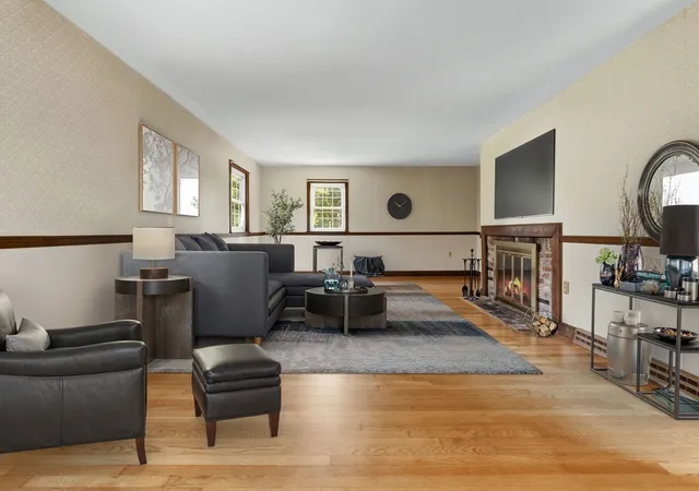 Photo 3 of Sale Pending at 250 E Lothrop St, Beverly, MA 01915 | MLS# 73580105 | Listing updated on 2026-10-14
