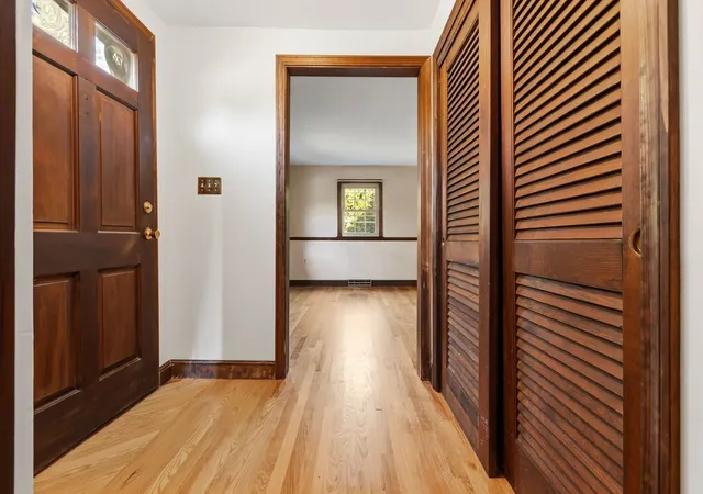 Photo 4 of Sale Pending at 250 E Lothrop St, Beverly, MA 01915 | MLS# 73580105 | Listing updated on 2026-10-14