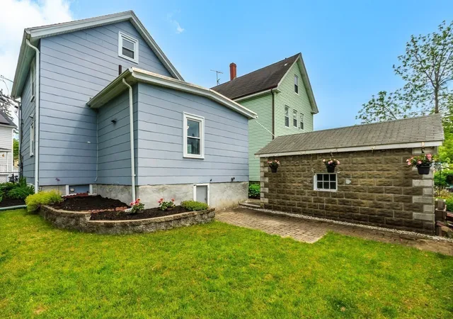 Photo 3 of Single family home for sale at 10 Elm Ct, Andover, MA 01810 | MLS# 73575877 | Listing updated on 2026-09-15