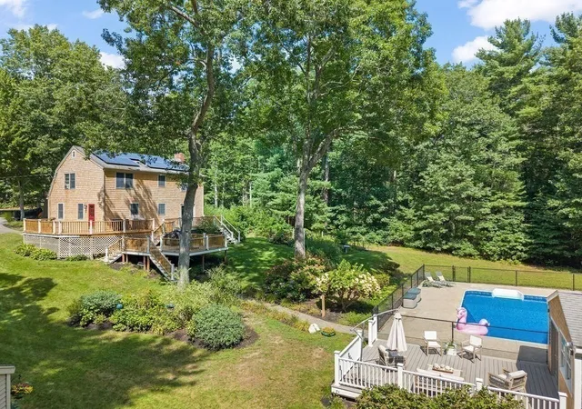 Photo 3 of Single family home for sale at 35 North St, Duxbury, MA 02332 | MLS# 73574883 | Listing updated on 2026-10-04