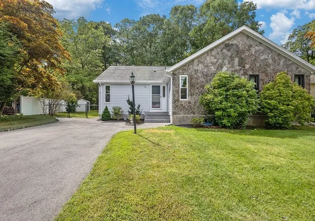 Photo 2 of Sale Pending at 31 Acorn Dr #31, Randolph, MA 02368 | MLS# 73574944 | Listing updated on 2026-10-02