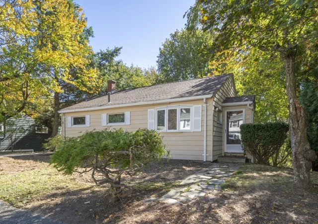 Single family home for sale at 31 Westmorland Dr, Worcester, MA 01602 | MLS# 73587972