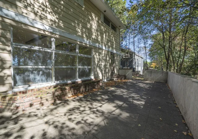 Photo 3 of Single family home for sale at 31 Westmorland Dr, Worcester, MA 01602 | MLS# 73587972 | Listing updated on 2026-10-12