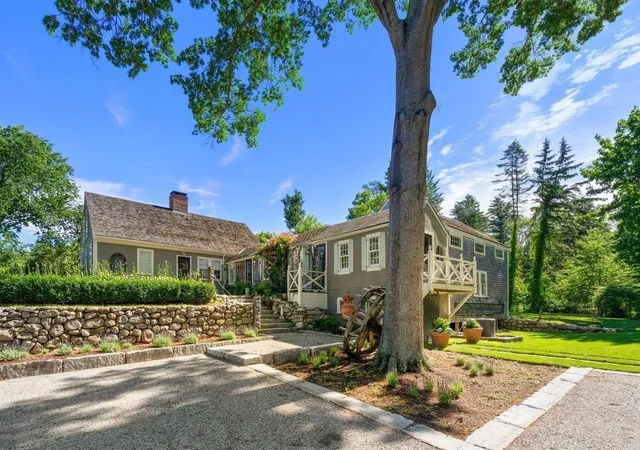 Photo 2 of Single family home for sale at 840 Main St, Norwell, MA 02061 | MLS# 73572878 | Listing updated on 2026-09-28