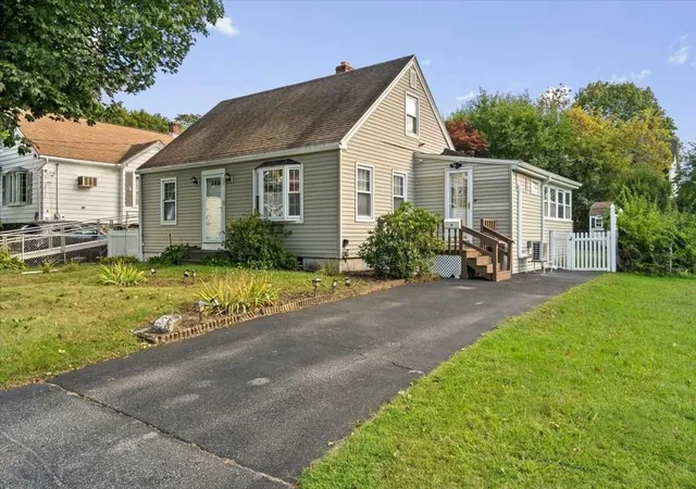 Photo 1 of Single family home for sale at 6 Adelle Circuit, Worcester, MA 01607 | MLS# 73581248 | Listing updated on 2026-10-13