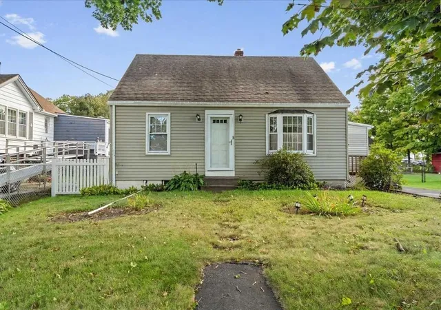 Photo 2 of Single family home for sale at 6 Adelle Circuit, Worcester, MA 01607 | MLS# 73581248 | Listing updated on 2026-10-13