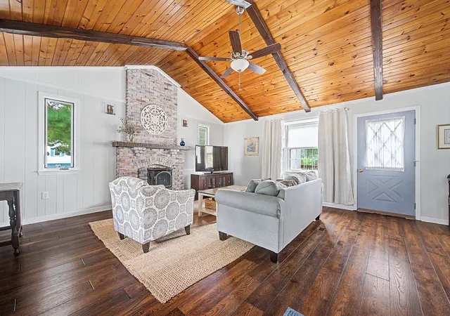 Photo 3 of Single family home for sale at 592 Pond St, Franklin, MA 02038 | MLS# 73573002 | Listing updated on 2026-10-02