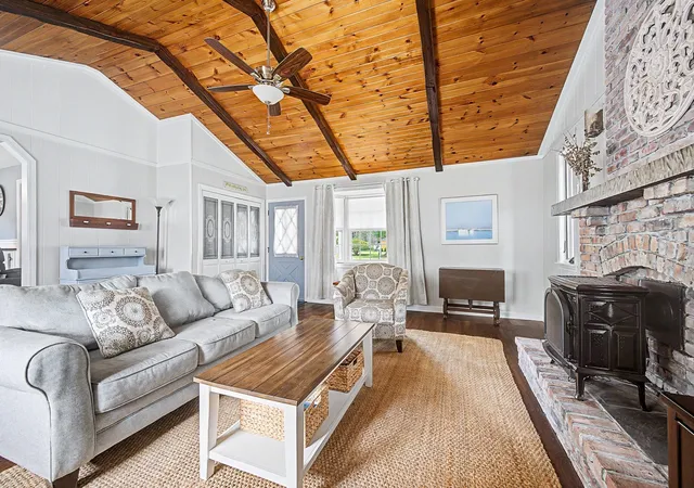 Photo 3 of Single family home for sale at 592 Pond St, Franklin, MA 02038 | MLS# 73573002 | Listing updated on 2026-10-02