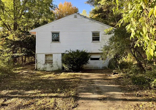 Photo 3 of Sale Pending at 5 Berry Cor Rd, Charlton, MA 01507 | MLS# 73587461 | Listing updated on 2026-10-14