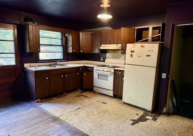 Sale Pending at 5 Berry Cor Rd, Charlton, MA 01507 | MLS# 73587461 | Listing updated on 2026-10-14