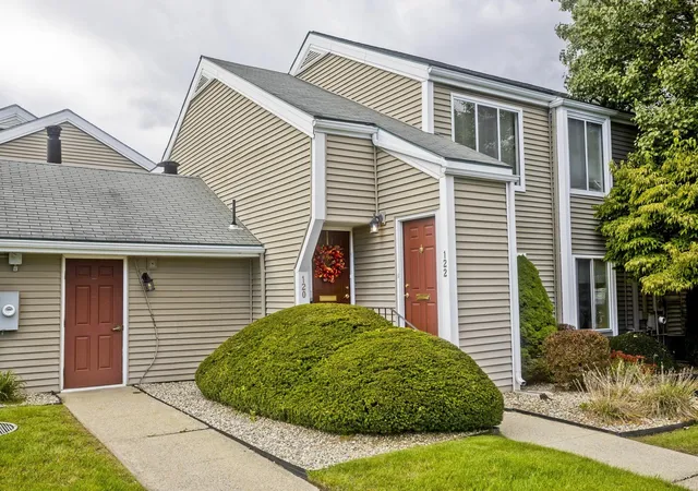 Listing Photo 2 - Condo for sale in building located at 120 Nassau Dr, Springfield, MA 01129 - Unit #120