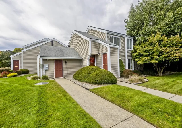 Listing Photo 1 - Condo for sale in building located at 120 Nassau Dr, Springfield, MA 01129 - Unit #120