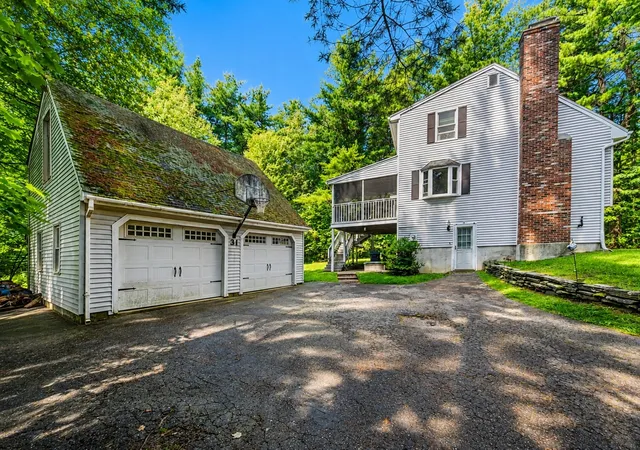 Photo 3 of Single family home for sale at 31 Pikes Hl Rd, Sterling, MA 01564 | MLS# 73565408 | Listing updated on 2026-09-21