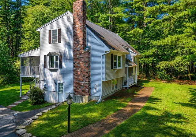 Photo 3 of Single family home for sale at 31 Pikes Hl Rd, Sterling, MA 01564 | MLS# 73565408 | Listing updated on 2026-09-21