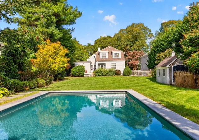 Photo 3 of Single family home for sale at 20 South St, Marion, MA 02738 | MLS# 73589499 | Listing updated on 2026-10-16