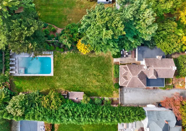 Photo 4 of Single family home for sale at 20 South St, Marion, MA 02738 | MLS# 73589499 | Listing updated on 2026-10-16