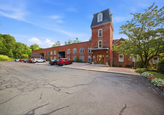 Listing Photo 4 - Condo for sale in building located at 362 Granville Rd, Westfield, MA 01085 - Unit #217