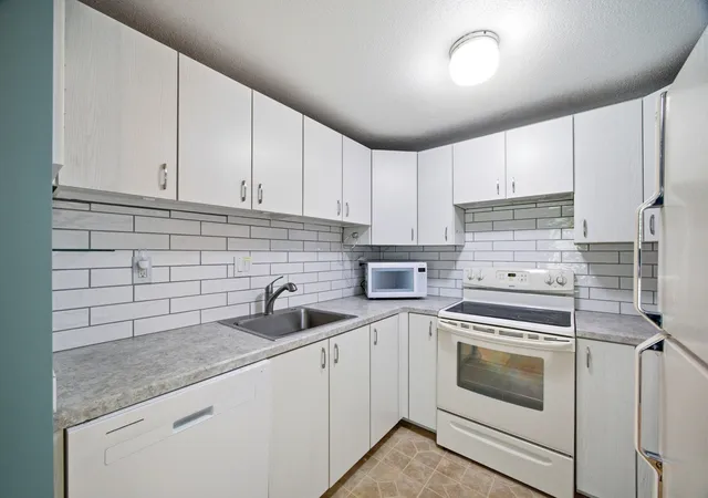 Listing Photo 5 - Condo for sale in building located at 362 Granville Rd, Westfield, MA 01085 - Unit #217