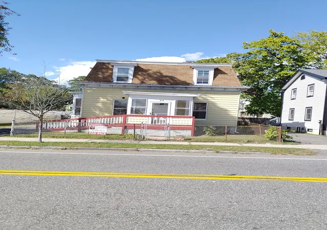 Photo 1 of Single family home for sale at 24 Bay St, Springfield, MA 01109 | MLS# 73588799 | Listing updated on 2026-10-20