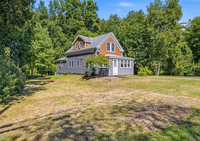 Photo 3 of Single family home for sale at 31 Pages Ln, Hampton Falls, NH 03844 | MLS# 73578886 | Listing updated on 2026-10-17