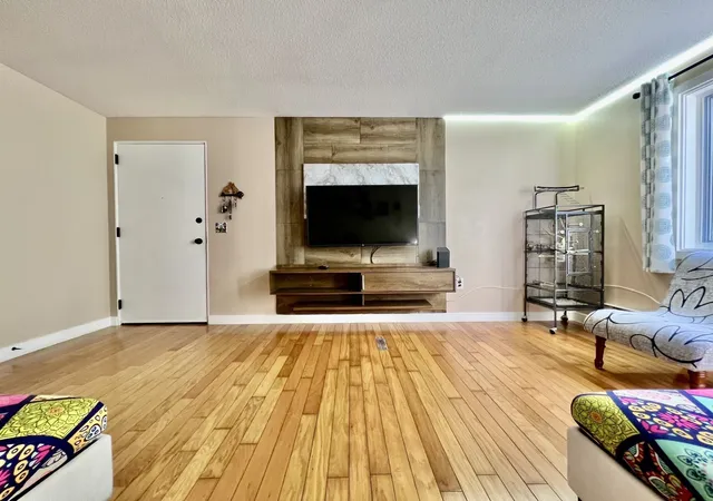 Listing Photo 5 - Condo for sale in building located at 38Th Ln Ave, Clinton, MA 01510 - Unit #B