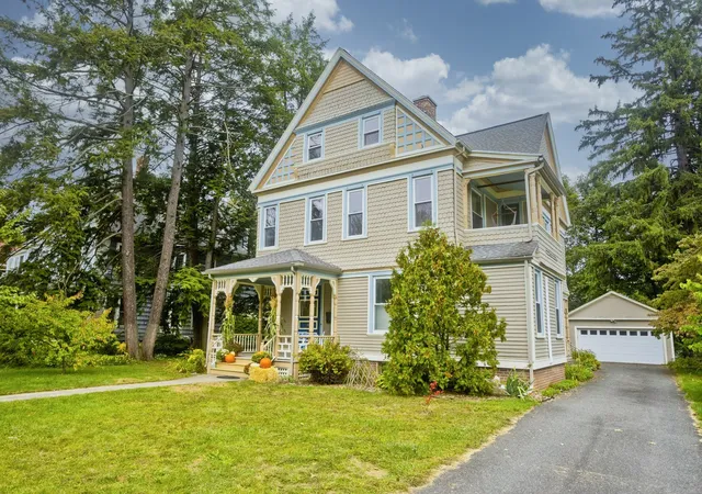 Single family home for sale at 40 Fairfield Ave, Holyoke, MA 01040 | MLS# 73588084