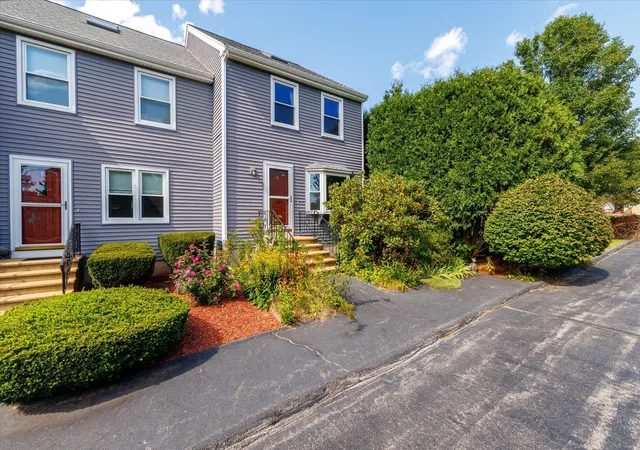 Photo 2 of Sale Pending at 391 Providence Rd #1, South Grafton, MA 01560 | MLS# 73572443 | Listing updated on 2026-09-19