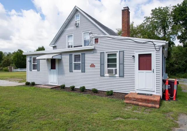 Photo 4 of House for sale at 595 Main St, Acushnet, MA 02743 | MLS# 73572988 | Listing updated on 2026-09-14