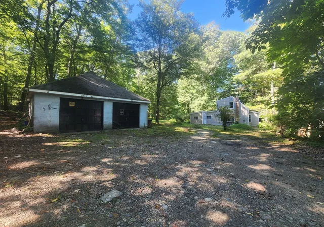 Photo 4 of Sale Pending at 64 1/2 Wallace Ave, Auburn, MA 01501 | MLS# 73574574 | Listing updated on 2026-09-16