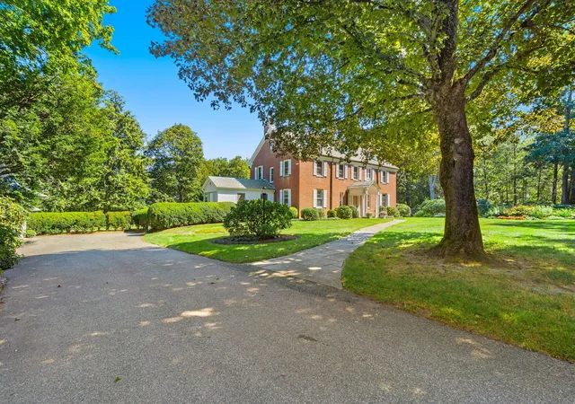 Photo 2 of Single family home for sale at 8 Oakmount Cir, Lexington, MA 02420 | MLS# 73579127 | Listing updated on 2026-10-23