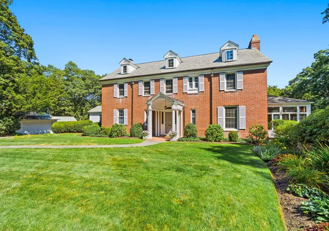 Photo 3 of Single family home for sale at 8 Oakmount Cir, Lexington, MA 02420 | MLS# 73579127 | Listing updated on 2026-10-23