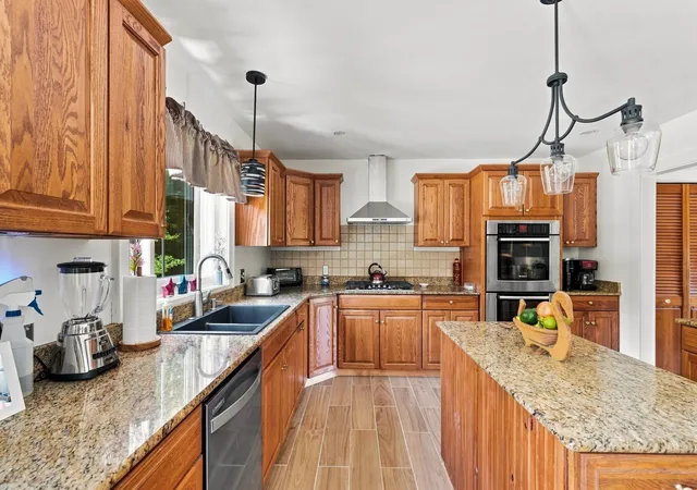 Photo 3 of Single family home for sale at 11 Pachet Brk Rd, Little Compton, RI 02837 | MLS# 73575419 | Listing updated on 2026-09-14