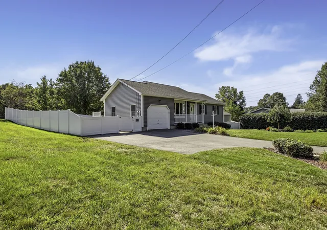Photo 3 of Single family home for sale at 488 Sheridan St, Chicopee, MA 01020 | MLS# 73573636 | Listing updated on 2026-09-12