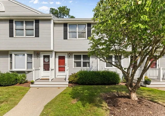 Photo 1 of Sale Pending at 162 Oak St #9, Taunton, MA 02780 | MLS# 73570718 | Listing updated on 2026-09-28