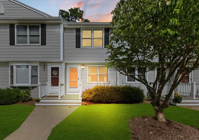 Photo 2 of Sale Pending at 162 Oak St #9, Taunton, MA 02780 | MLS# 73570718 | Listing updated on 2026-09-28