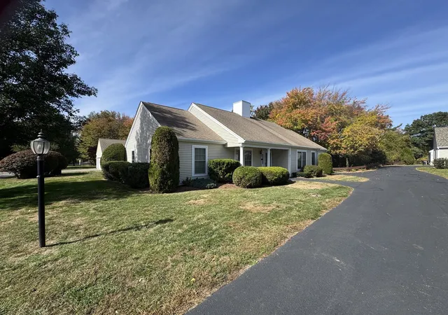 Photo 3 of Single family home for sale at 31 Dunbar Dr, North Easton, MA 02356 | MLS# 73589486 | Listing updated on 2026-10-16