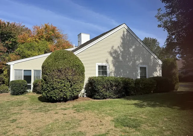 Photo 4 of Single family home for sale at 31 Dunbar Dr, North Easton, MA 02356 | MLS# 73589486 | Listing updated on 2026-10-16
