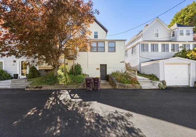 Photo 3 of Single family home for sale at 41 Massasoit Rd, North Weymouth, MA 02191 | MLS# 73588498 | Listing updated on 2026-10-13