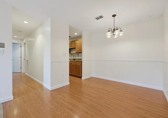 Photo 3 of Condo for sale at 805 Franklin Xing Rd #5, Franklin, MA 02038 | MLS# 73575025 | Listing updated on 2026-09-14