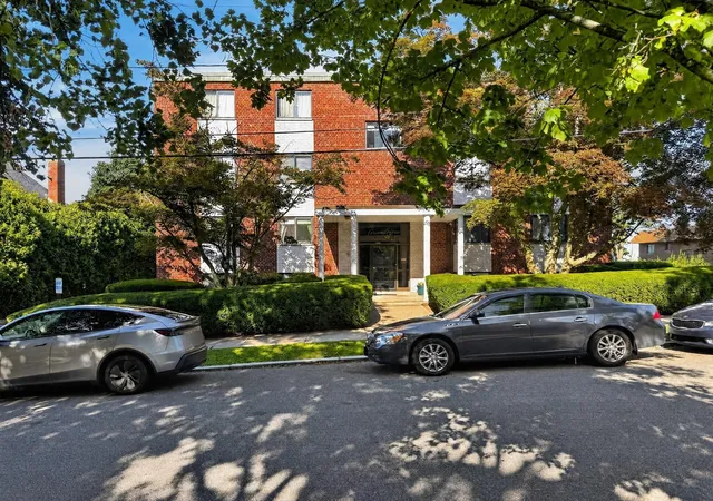 Photo 2 of Condo for sale at 100 Grand View Ave #7B, Quincy, MA 02170 | MLS# 73572591 | Listing updated on 2026-09-11