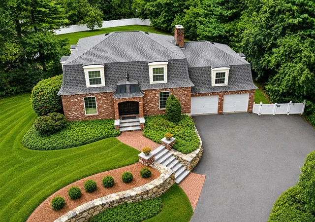 Photo 2 of Single family home for sale at 52 Brentwood, Chelmsford, MA 01824 | MLS# 73573664 | Listing updated on 2026-09-14