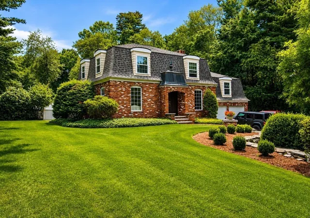 Photo 3 of Single family home for sale at 52 Brentwood, Chelmsford, MA 01824 | MLS# 73573664 | Listing updated on 2026-09-14