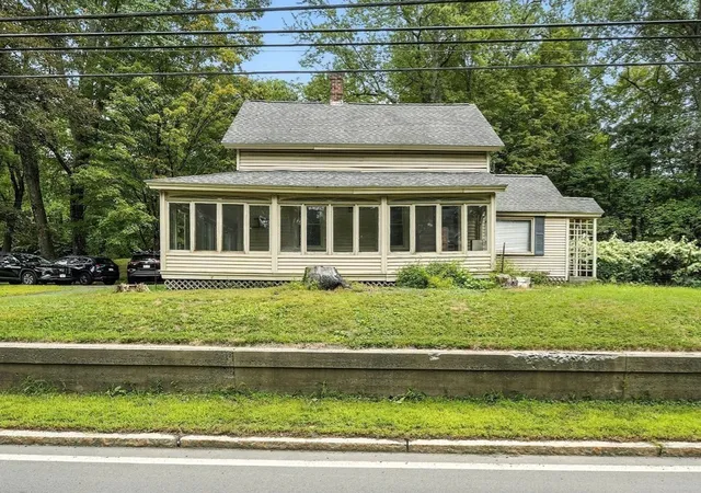 Photo 3 of Single family home for sale at 734 Greenfield Rd, Deerfield, MA 01342 | MLS# 73581742 | Listing updated on 2026-10-21